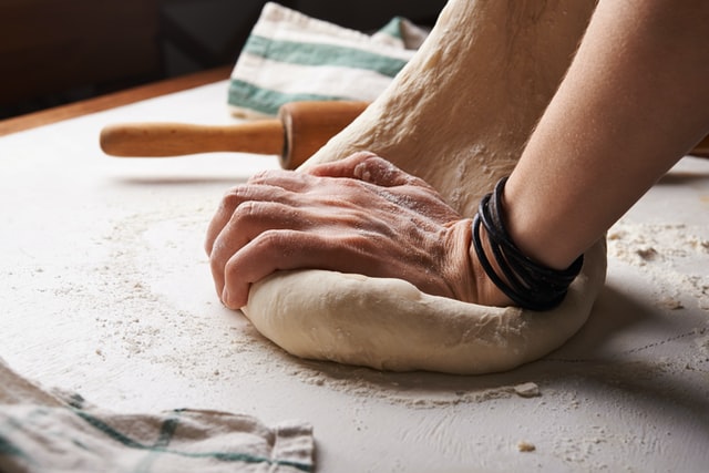 Dai grani antichi al pane per i bisognosi: a Stupinigi nasce il forno sociale e collettivo